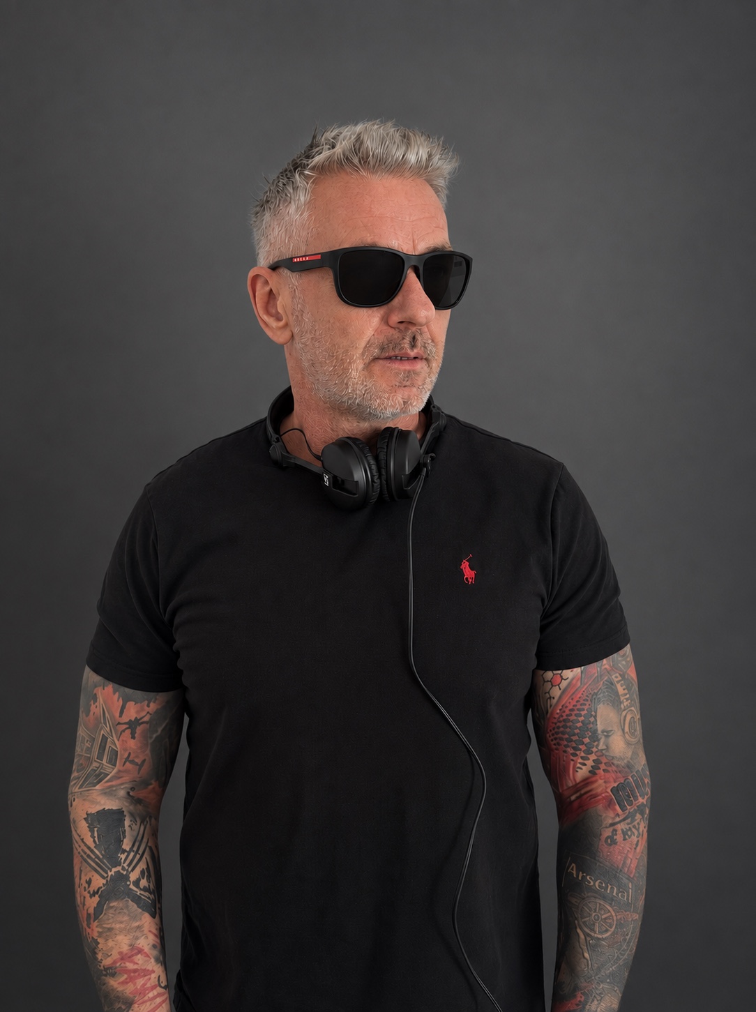 Joystick a DJ-pult mögött